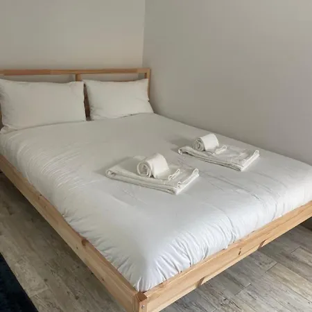 Daire Spacious In Sunny Minutes To *