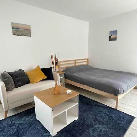 Spacious In Sunny Minutes To Daire