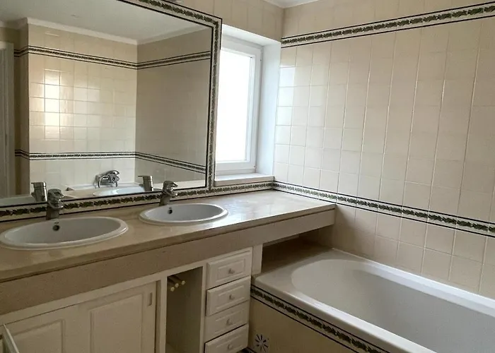 Spacious In Sunny Minutes To * 로리냐