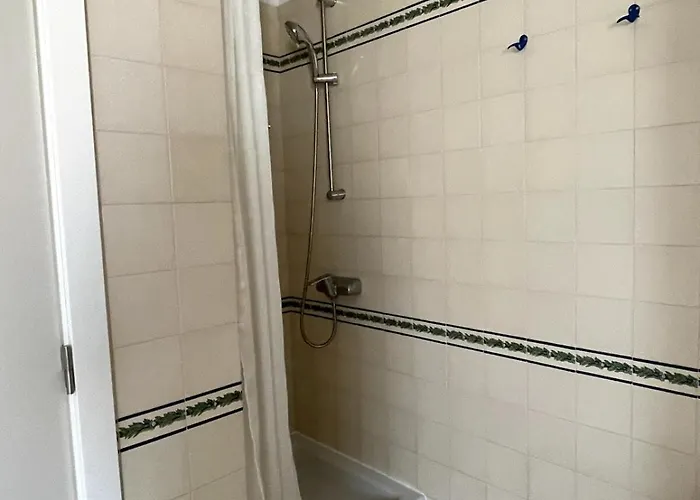 Spacious In Sunny Minutes To 아파트 *