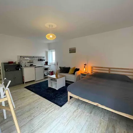 Spacious In Sunny Minutes To *