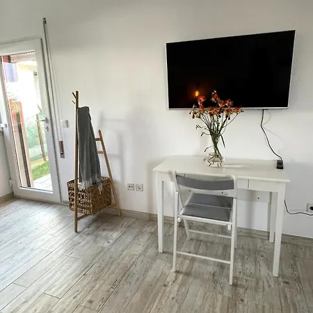 Spacious In Sunny Minutes To Apartamento *