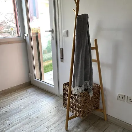 Spacious In Sunny Minutes To