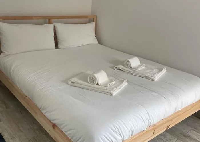 Apartment Spacious In Sunny Minutes To *