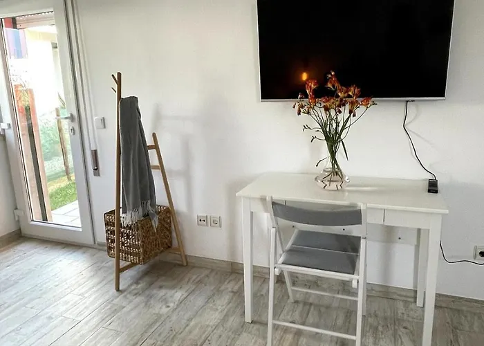 Spacious In Sunny Minutes To Apartmán *